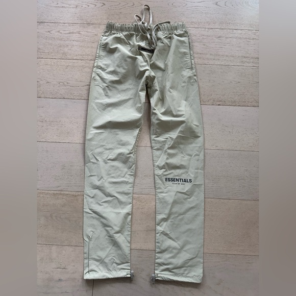 NWOT Fear of God Essentials Nylon  Track Pant Size S pistachio - Picture 4 of 11